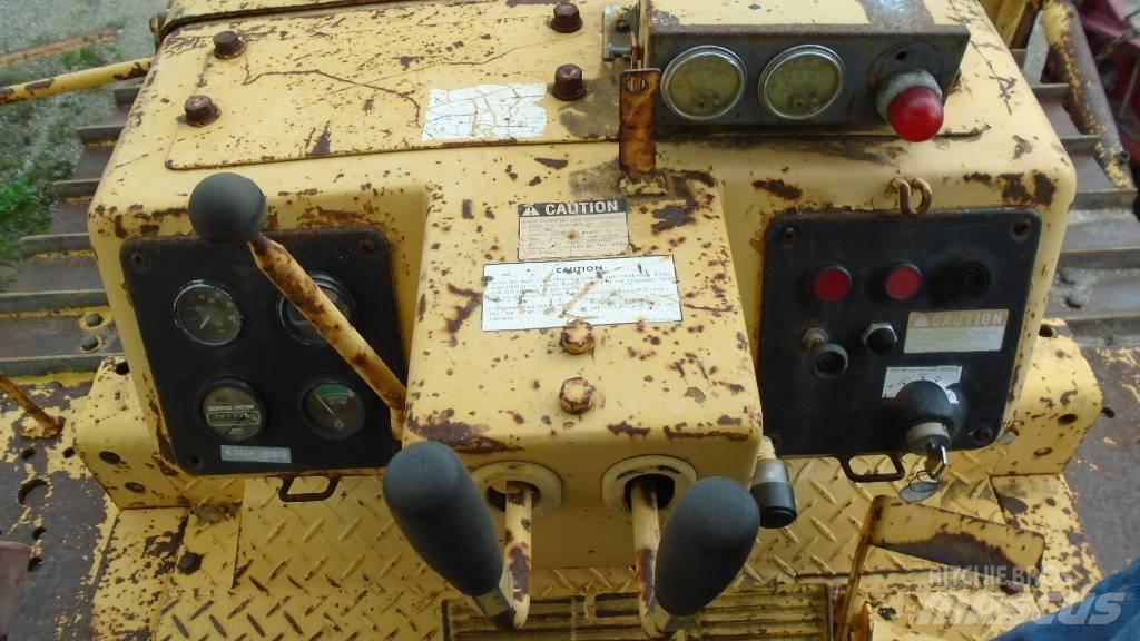 Komatsu D 68 E-1 Spycharki gąsienicowe