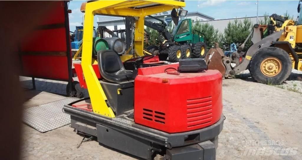 Tennant 528 Zamiatarki - Zgarniarki - Odśnieżarki