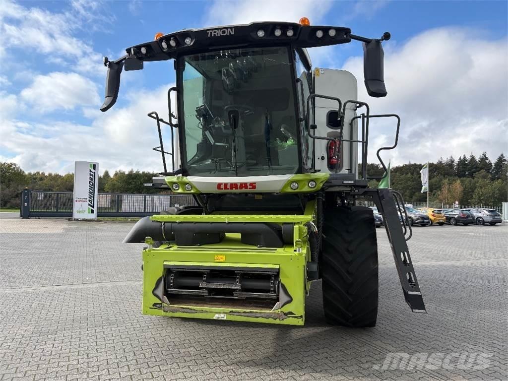 CLAAS TRION 520 Kombajny zbożowe