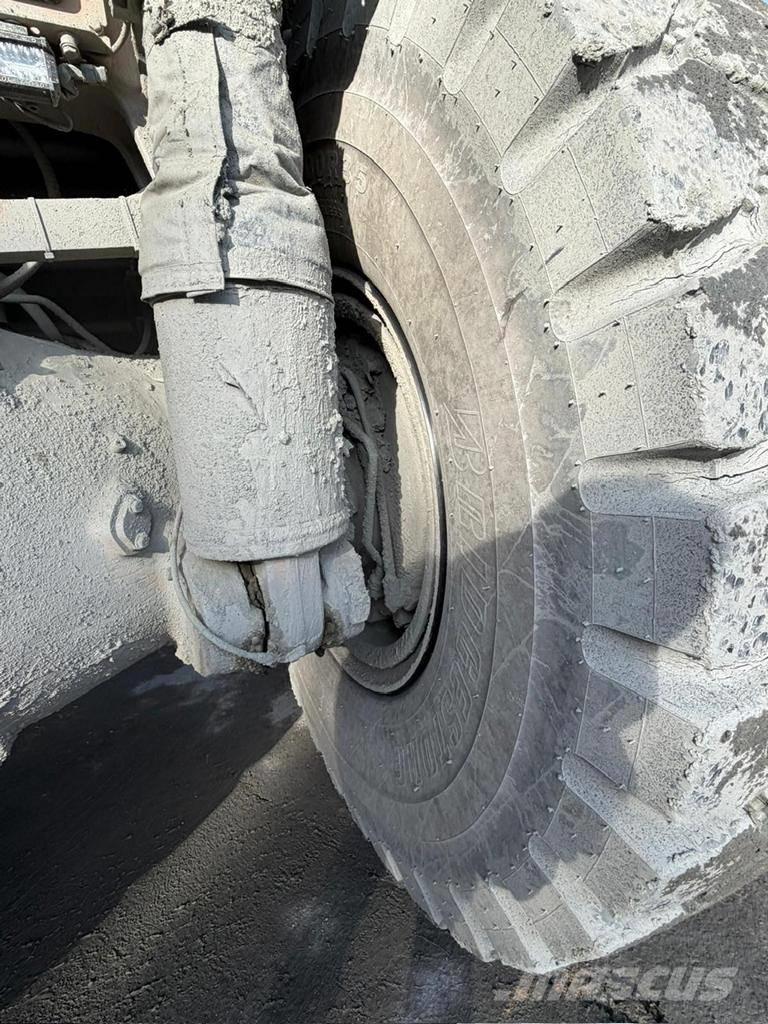 CAT 775 F Wozidła sztywnoramowe