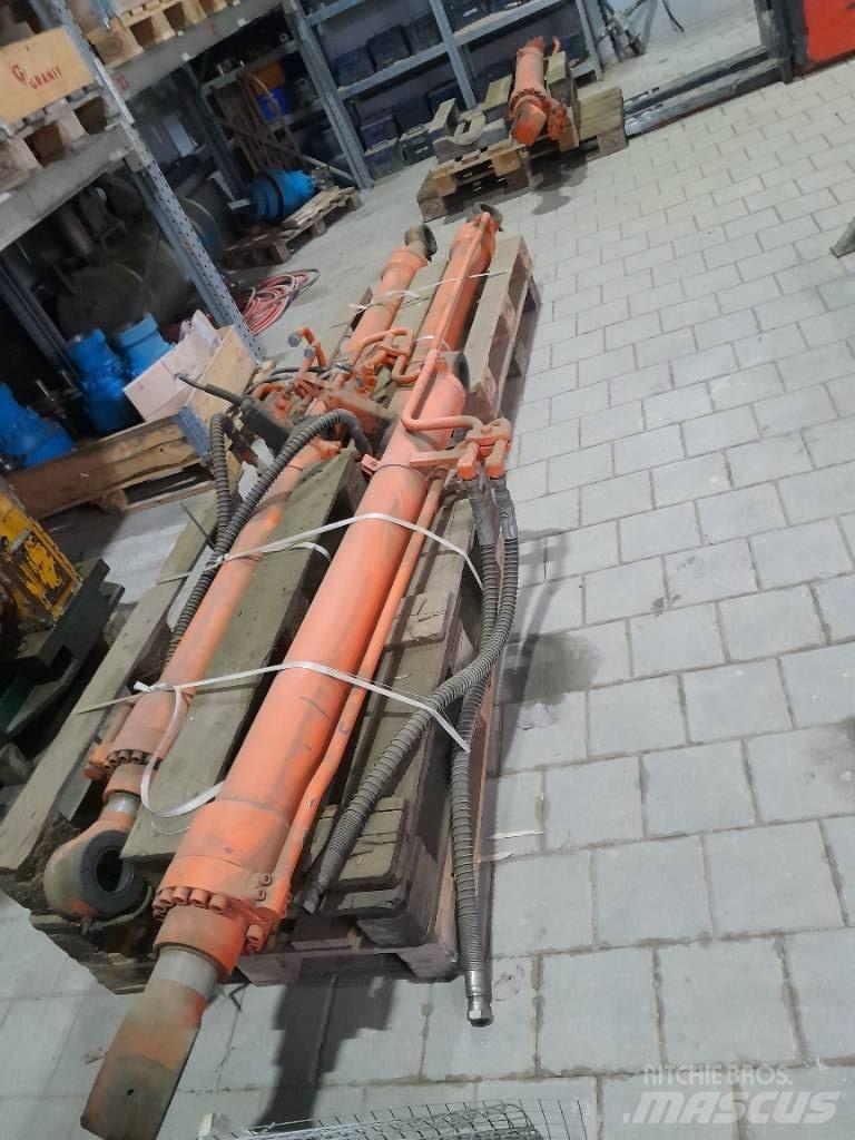 Hitachi ZX 210 Koparki gąsienicowe