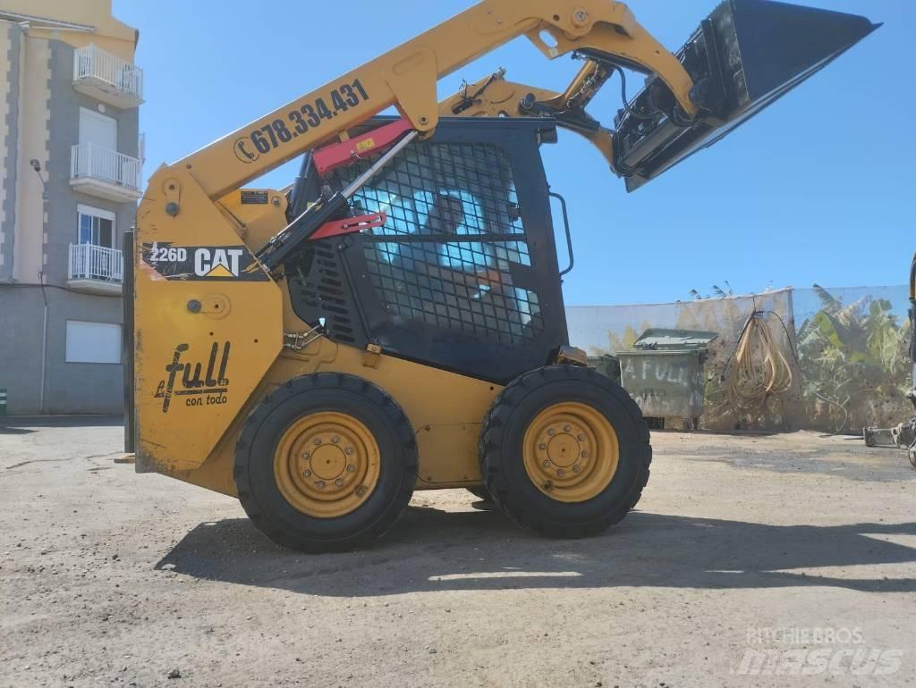 CAT 226 D Ładowarki burtowe