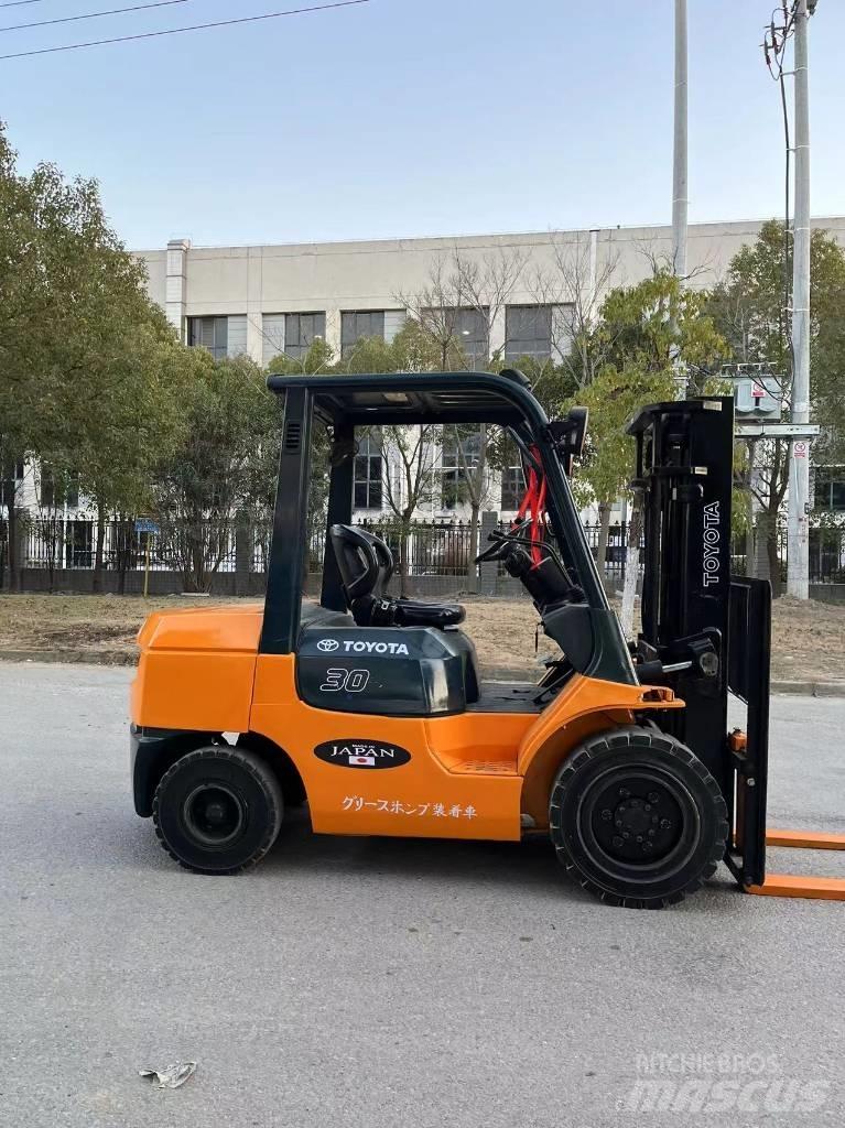 Toyota 7 FDN 30 Wózki Diesla