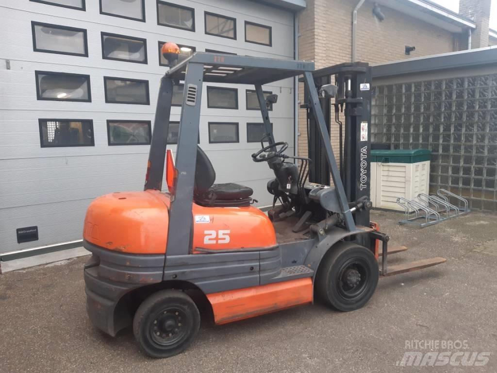 Toyota 6 FDF 25 Wózki Diesla