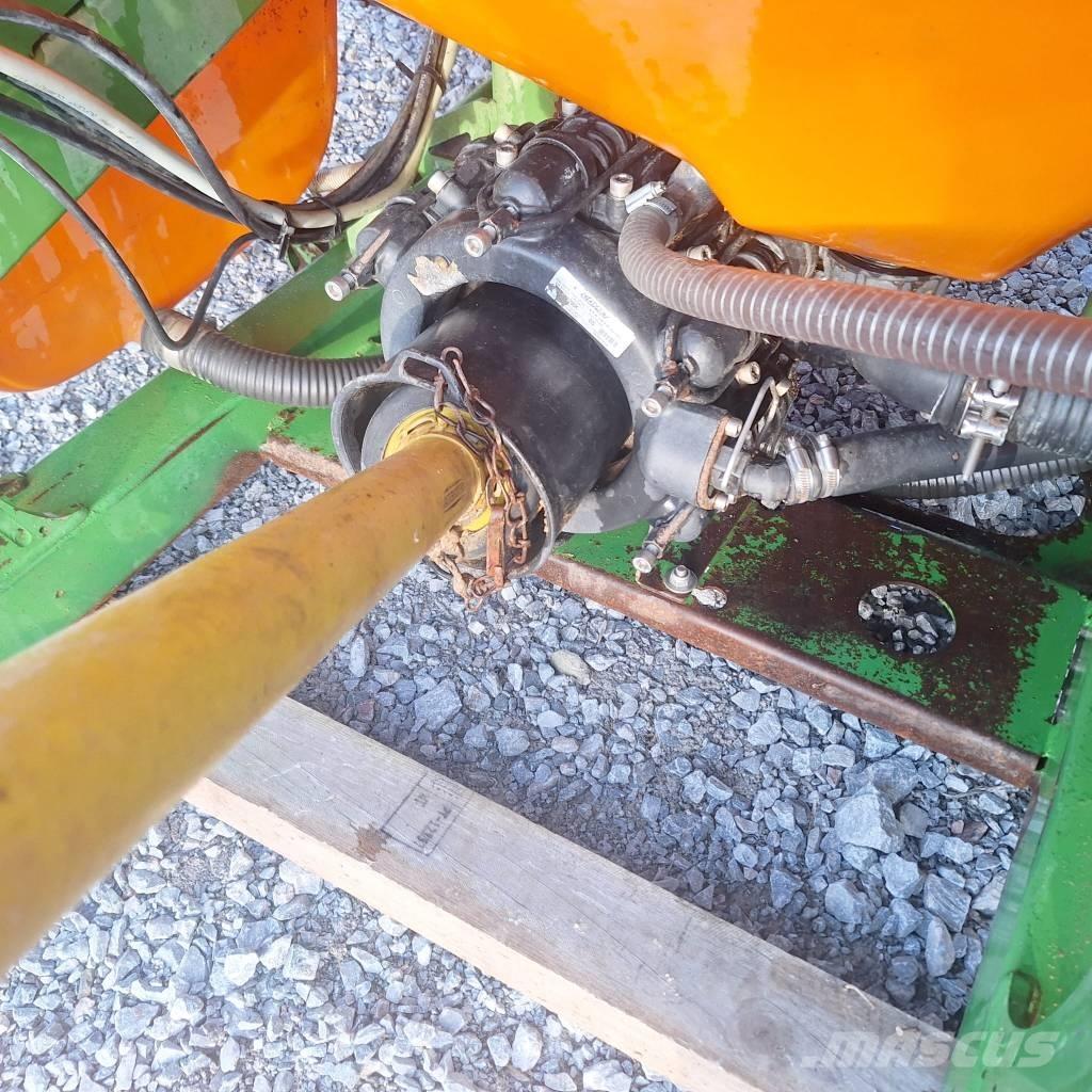 Amazone UF 1801 Zamontowane opryskiwacze