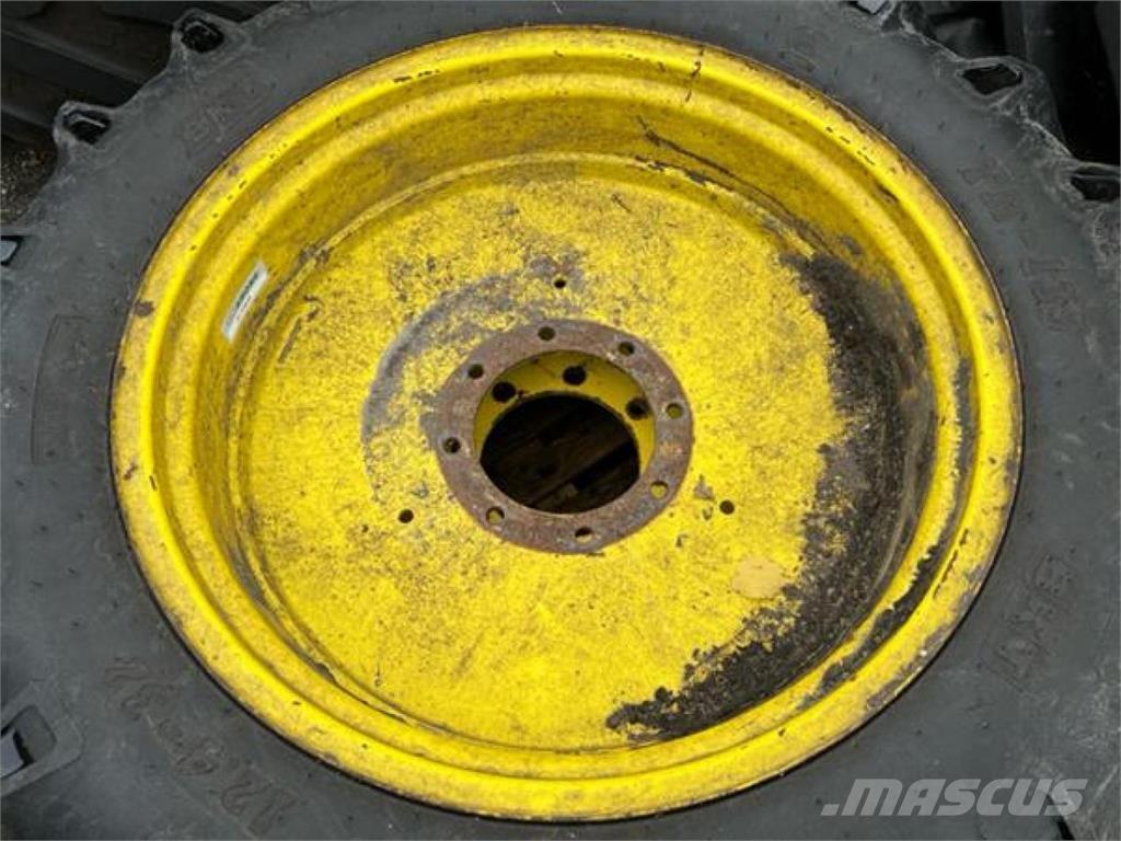 BKT 12.4-32 Opony, koła i felgi