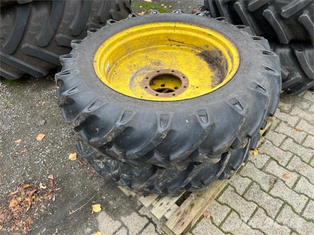 BKT 12.4-32 Opony, koła i felgi