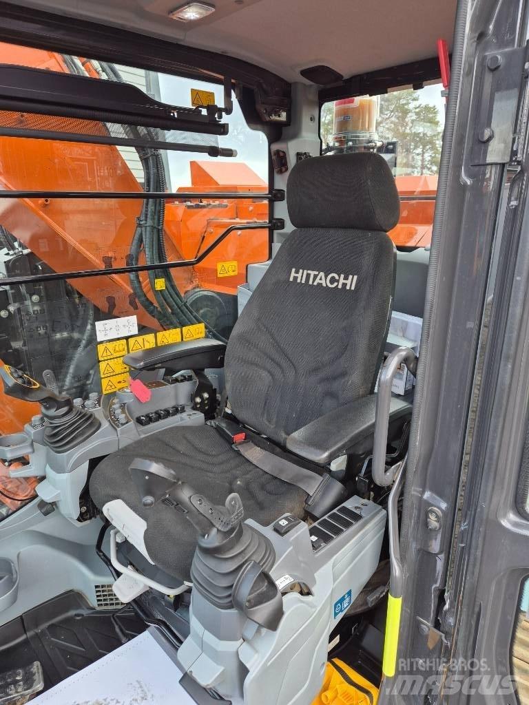 Hitachi ZX 135 US -7 Koparki gąsienicowe