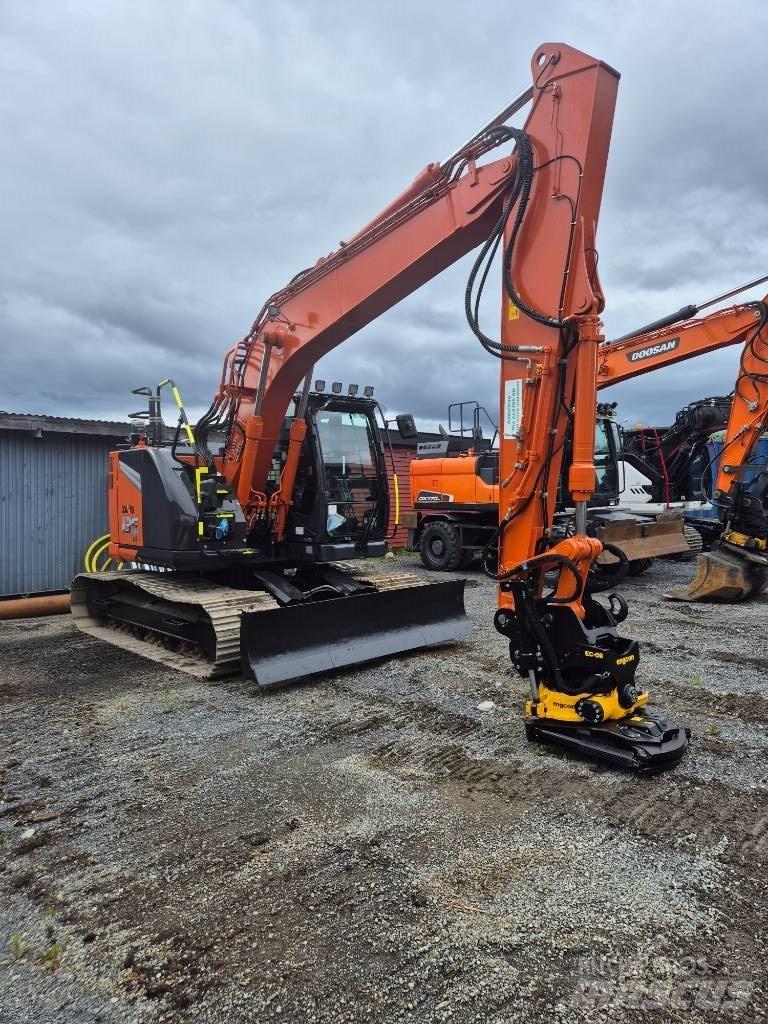 Hitachi ZX 135 US -7 Koparki gąsienicowe