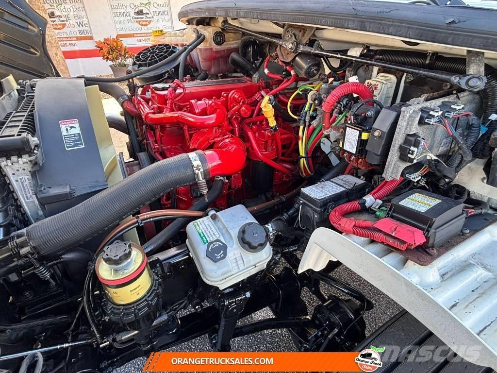 Freightliner M2 Samochody ciężarowe ze skrzynią zamkniętą