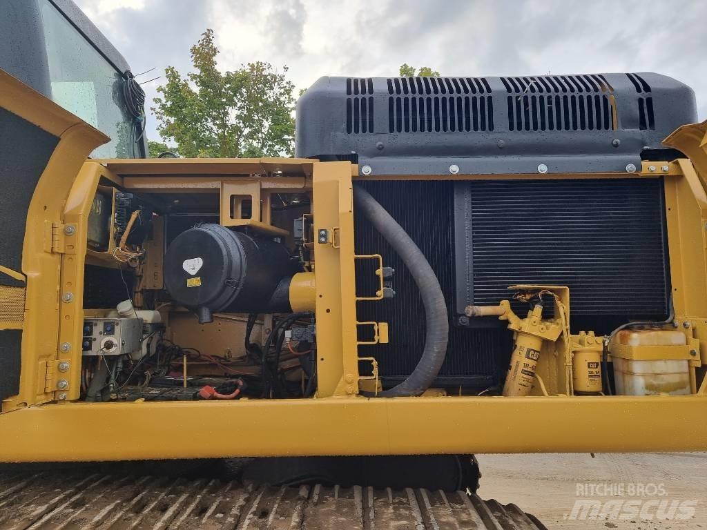 CAT 330 D Koparki gąsienicowe