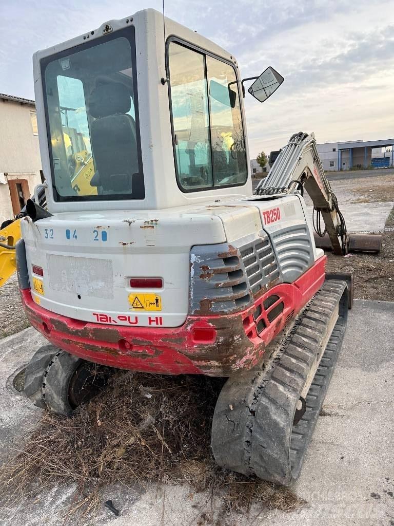 Takeuchi TB250 Minikoparki
