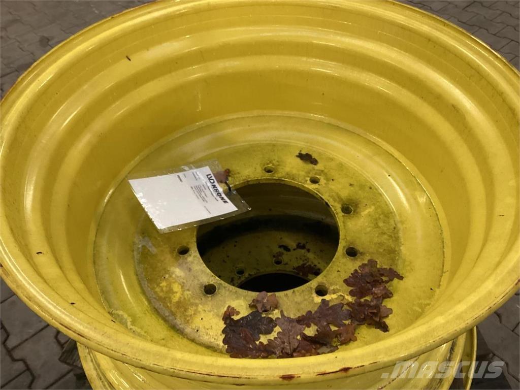 John Deere 16x30 Opony, koła i felgi