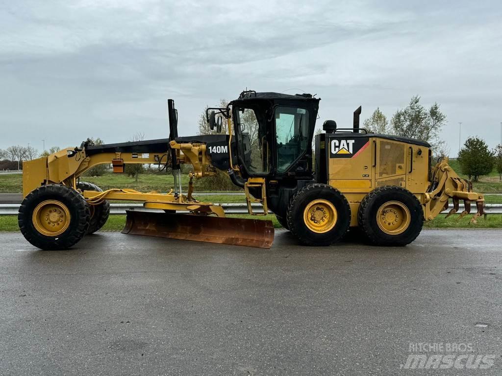CAT 140M Równiarki