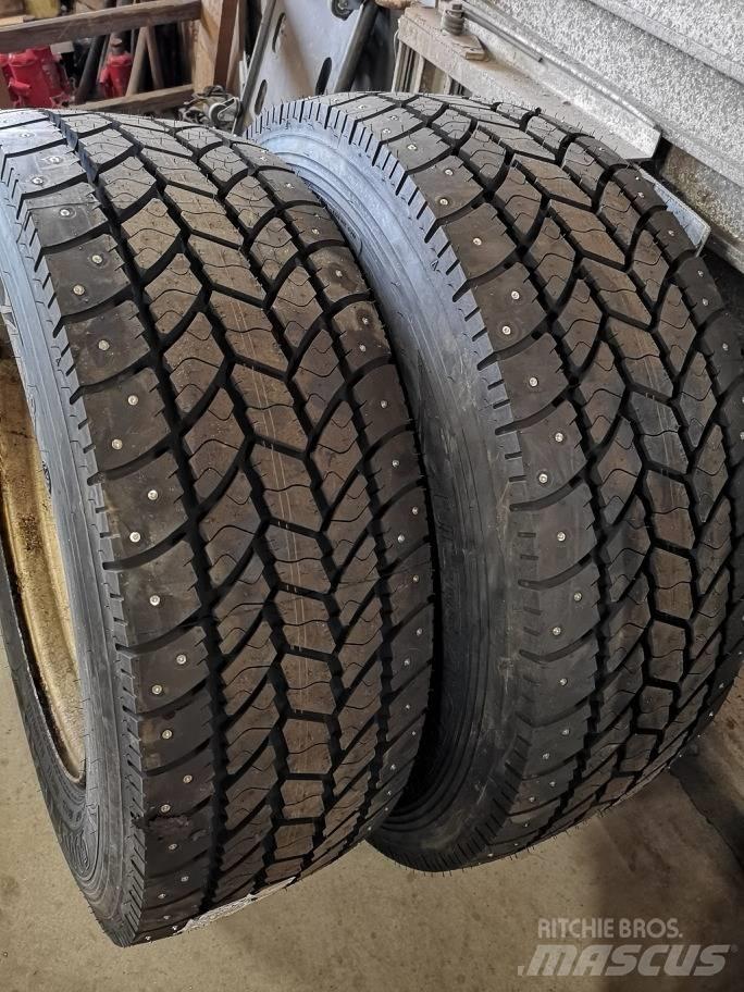  Tyres Different Opony, koła i felgi