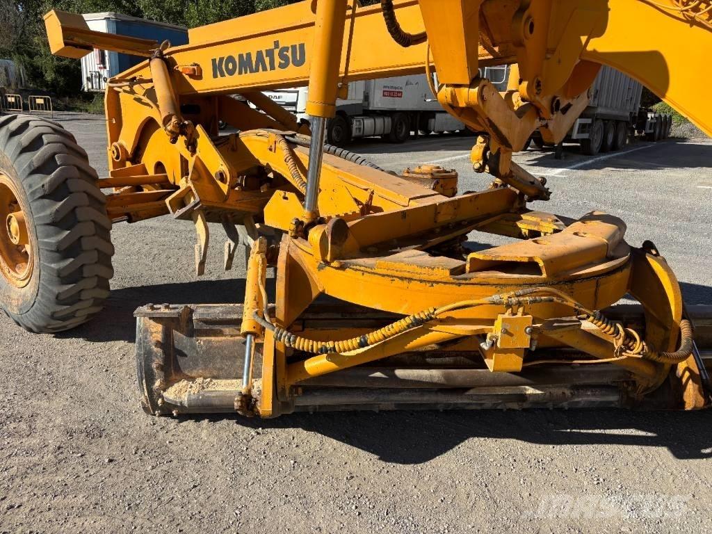 Komatsu GD 530 A Równiarki