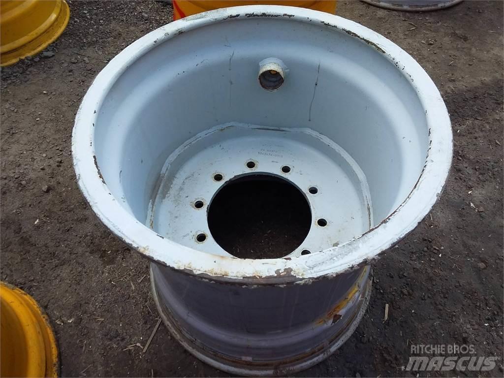 Valmet 801 24x26,5 Opony, koła i felgi