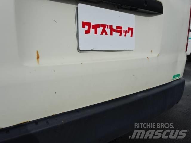 Toyota CBF-TRH223B Inne