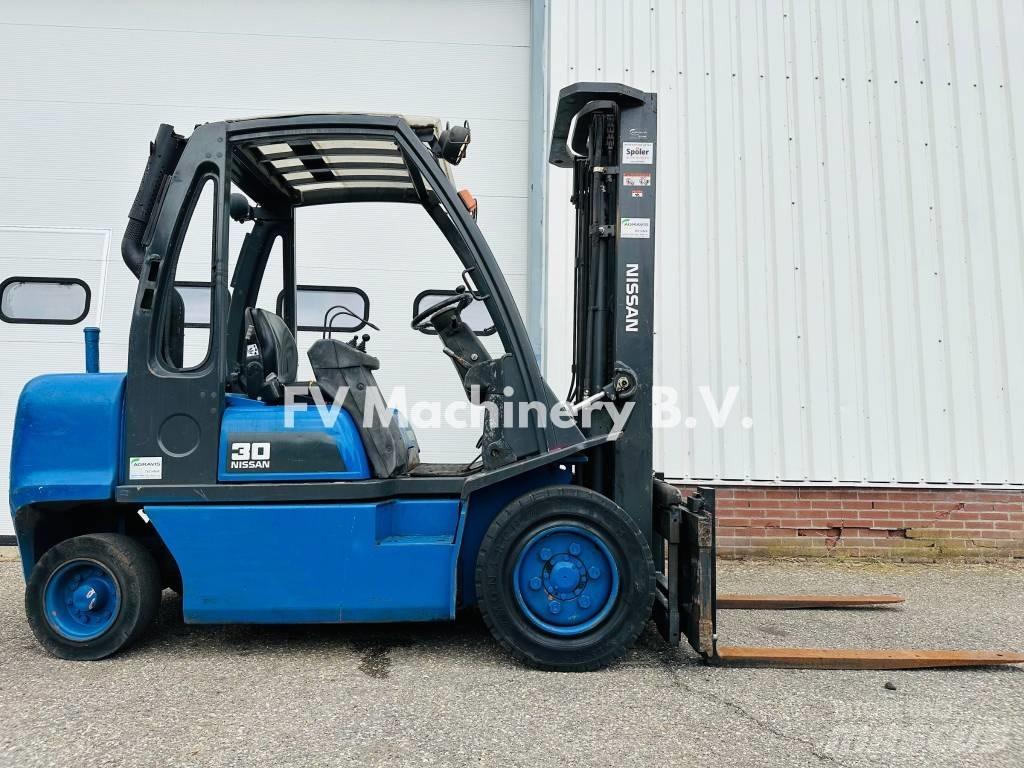 Nissan FGD 02A-300 Wózki Diesla