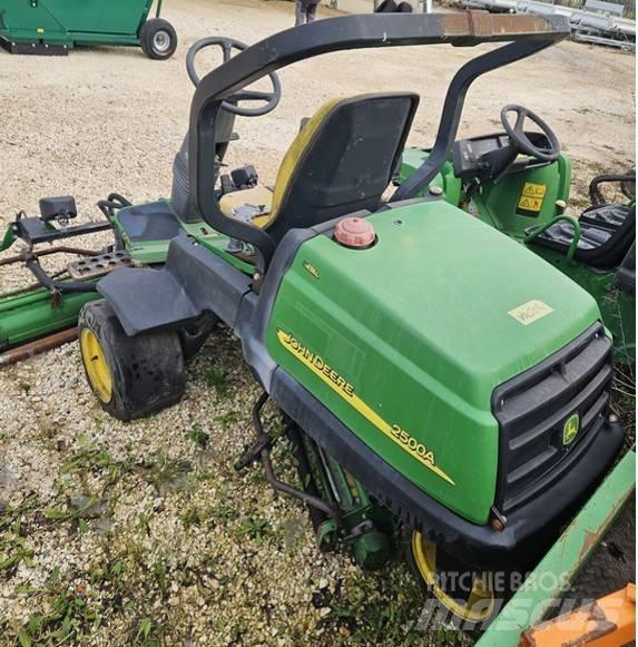 John Deere 2500 A Kosiarki do muraw