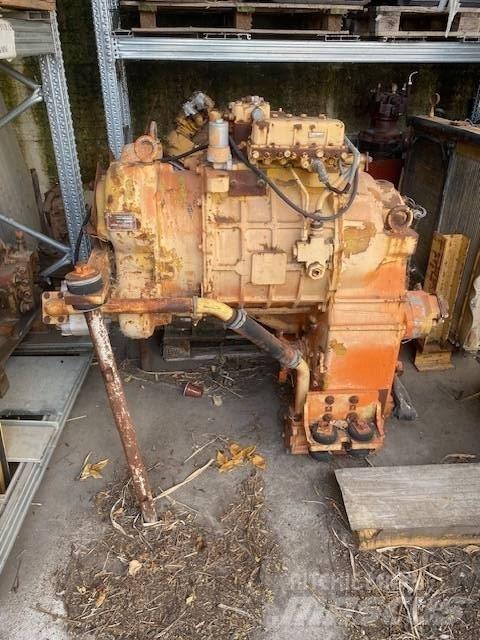 Fiat-Hitachi 350 Przekładnie i skrzynie biegów