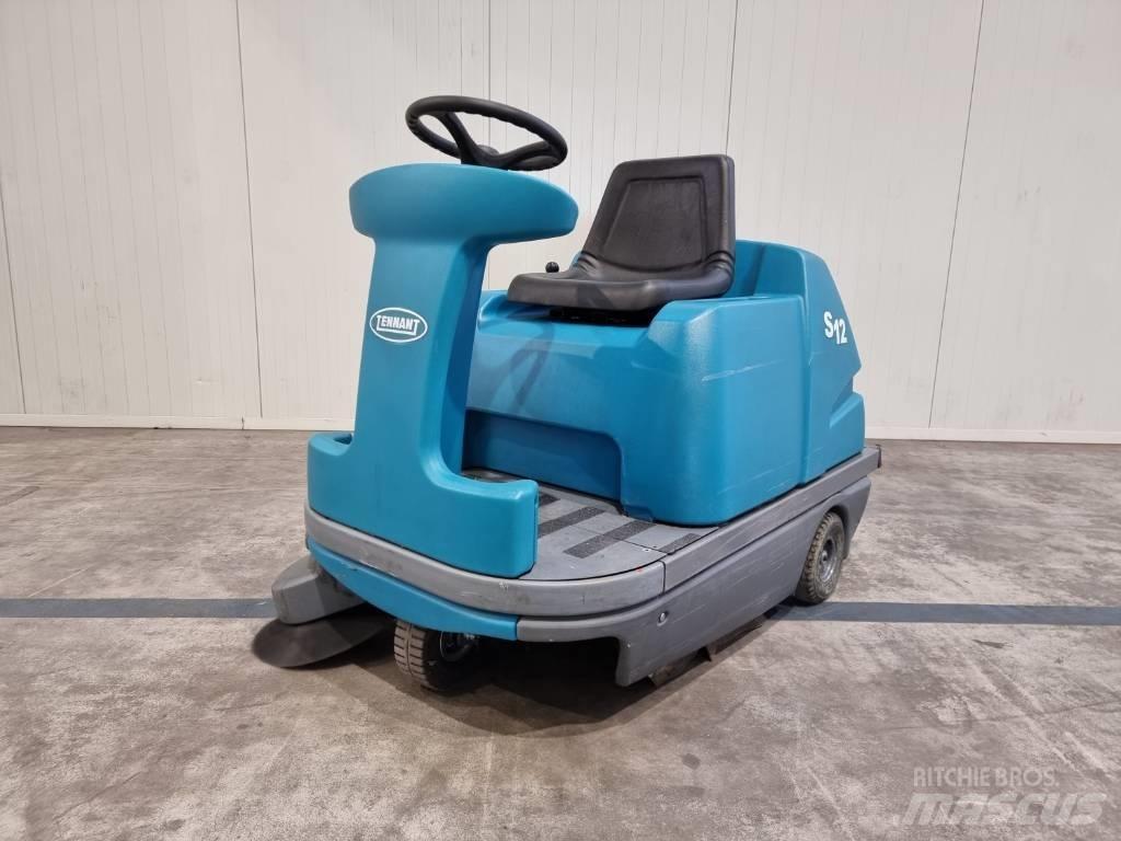Tennant S12 Zamiatarki - Zgarniarki - Odśnieżarki