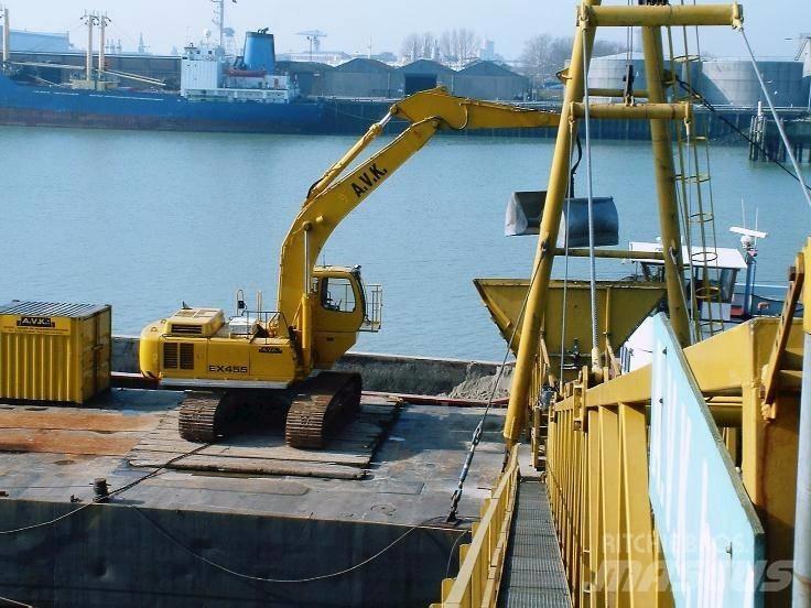 Hitachi EX455 Kabiny i wnętrze