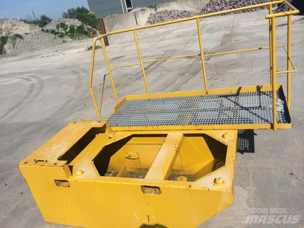 Hitachi EX455 Kabiny i wnętrze