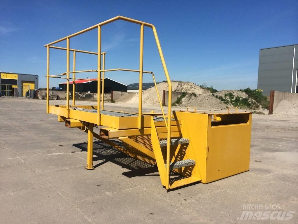 Hitachi EX455 Kabiny i wnętrze