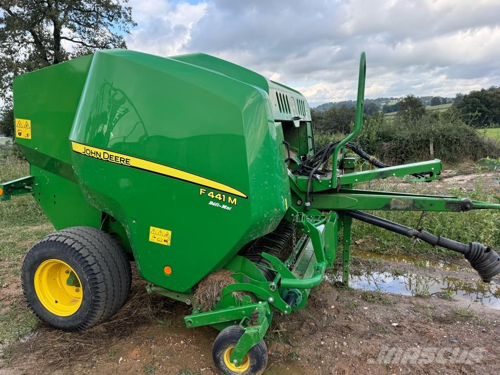 John Deere F441M Prasy zwijające