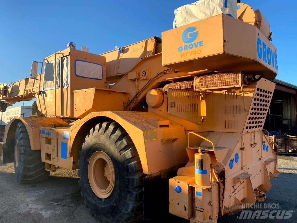 Grove RT 740 Żurawie terenowe