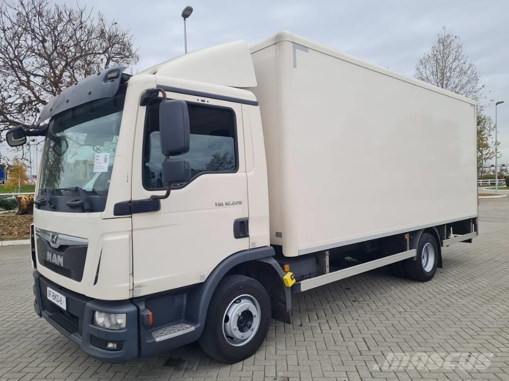 MAN 12.220 / 5.5m / LIFT Samochody ciężarowe ze skrzynią zamkniętą