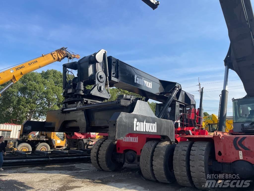Fantuzzi CS 45 KM Wózki typu Reachstacker