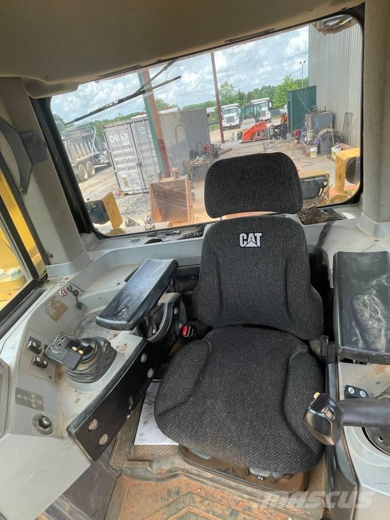 CAT D 8 T Spycharki gąsienicowe