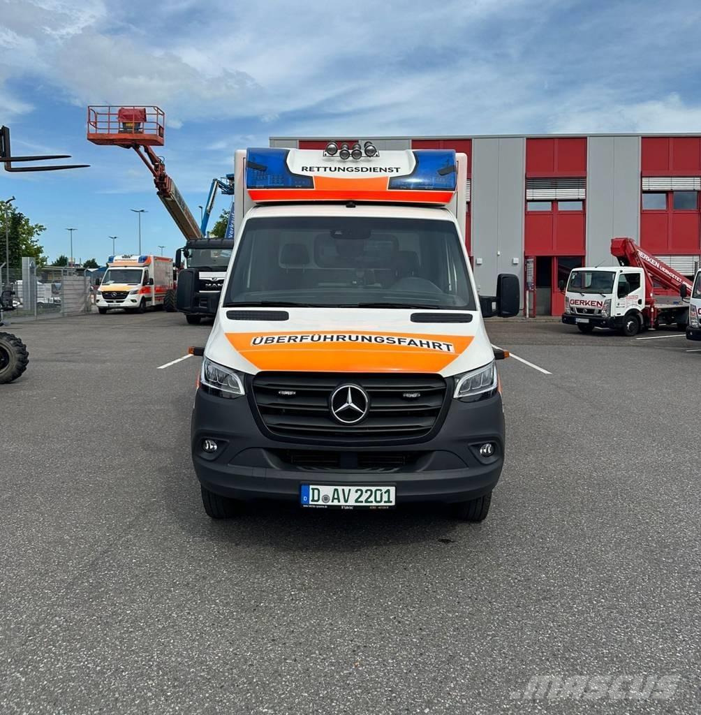 Mercedes-Benz 100 D Ambulanse