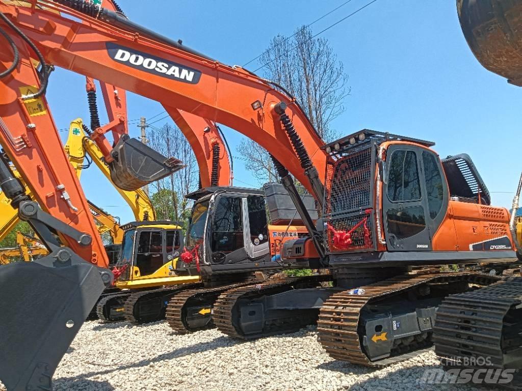 Doosan DX 225 Koparki gąsienicowe