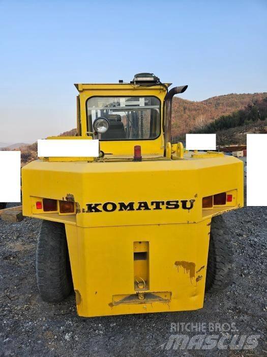 Komatsu FD 150 Wózki widłowe wysokiego składowania