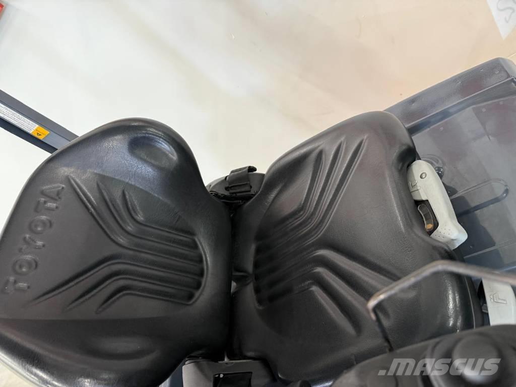 Toyota 11032 - 8FBM16T Wózki elektryczne