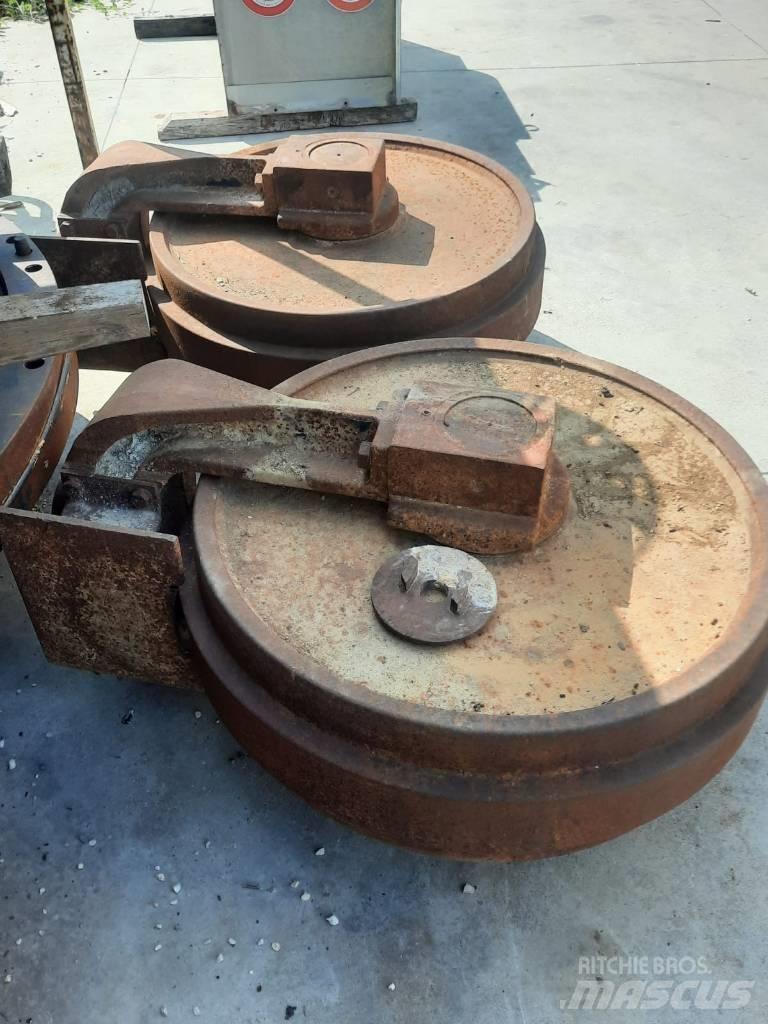 Hitachi EX 700 Gąsienice, łańcuchy i podwozia