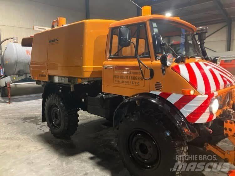 Mercedes-Benz unimog Zamiatarki - Zgarniarki - Odśnieżarki