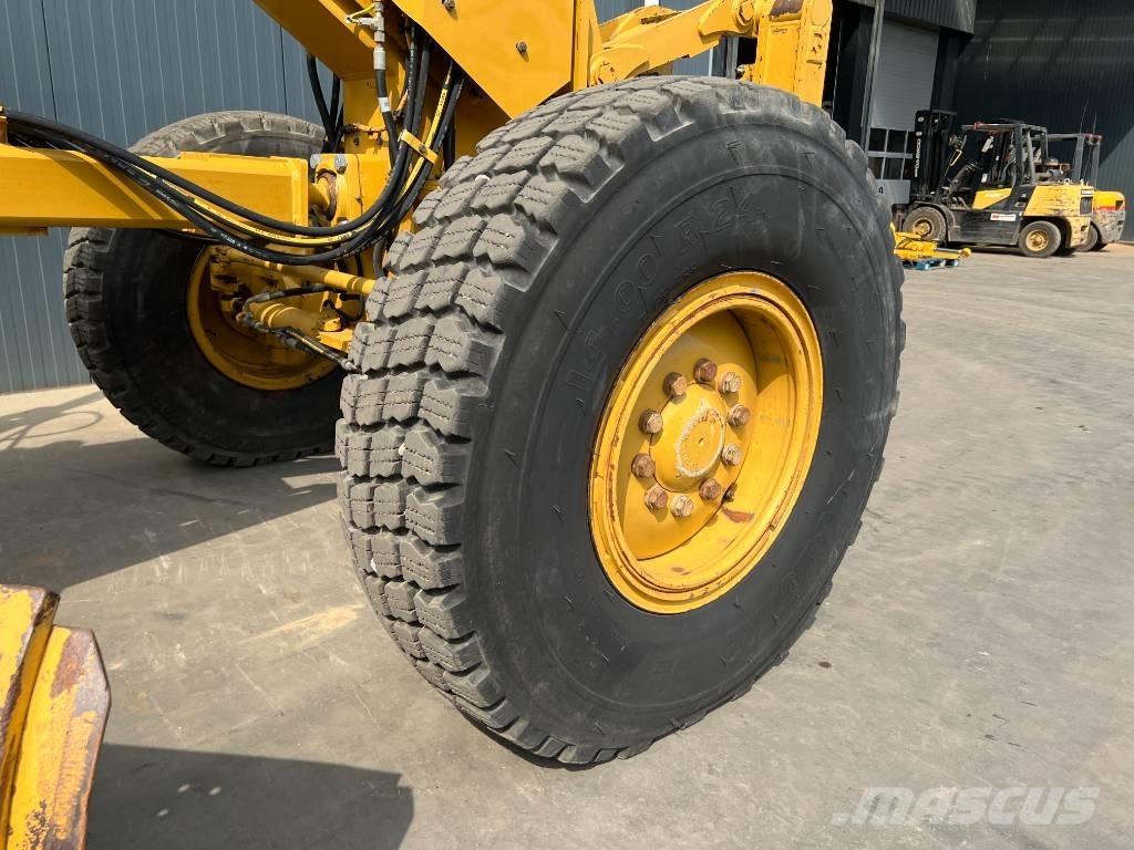 CAT 140M Równiarki