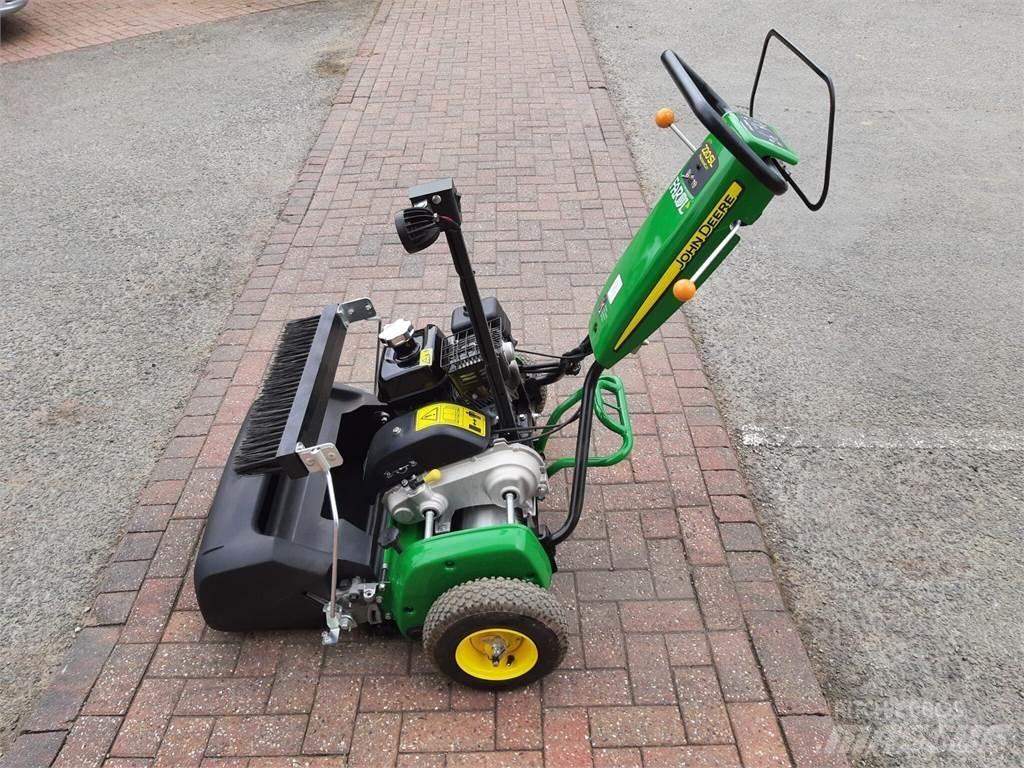 John Deere 220SL Kosiarki mechaniczne z operatorem za maszyną