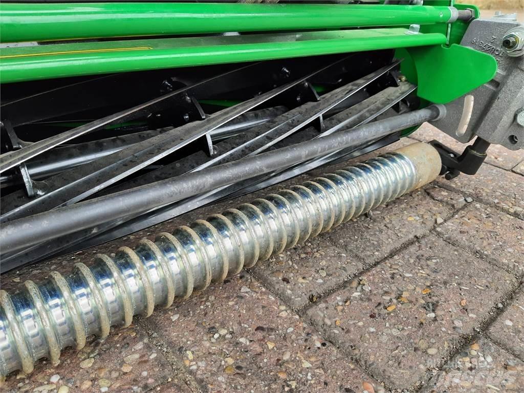 John Deere 220SL Kosiarki mechaniczne z operatorem za maszyną
