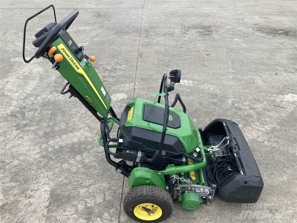 John Deere 225 E-cut Kosiarki mechaniczne z operatorem za maszyną
