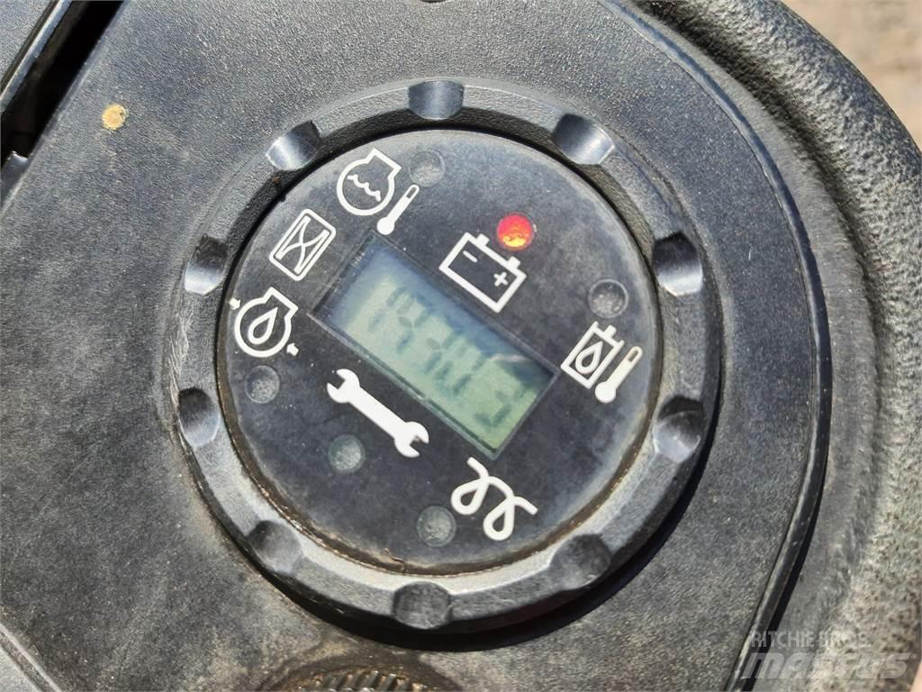 John Deere 2500EH Kosiarki mechaniczne z operatorem za maszyną