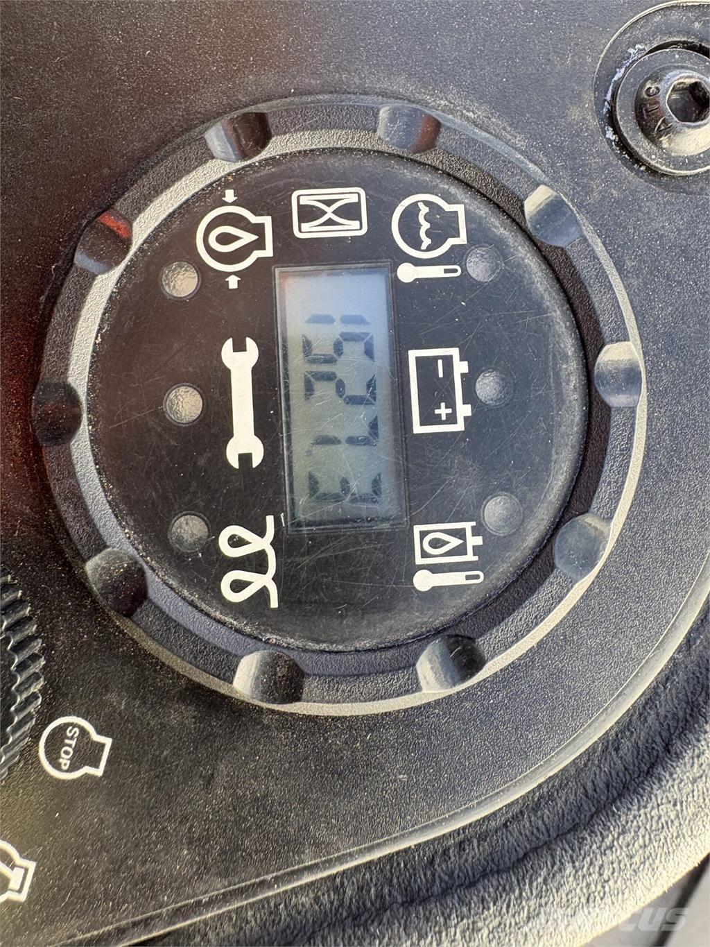 John Deere 2550 Kosiarki mechaniczne z operatorem za maszyną