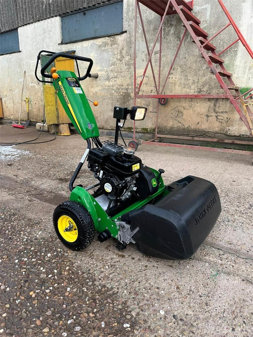 John Deere 260SL Kosiarki mechaniczne z operatorem za maszyną
