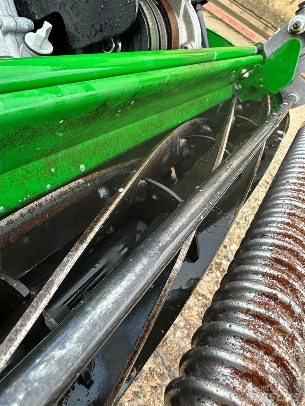 John Deere 260SL Kosiarki mechaniczne z operatorem za maszyną