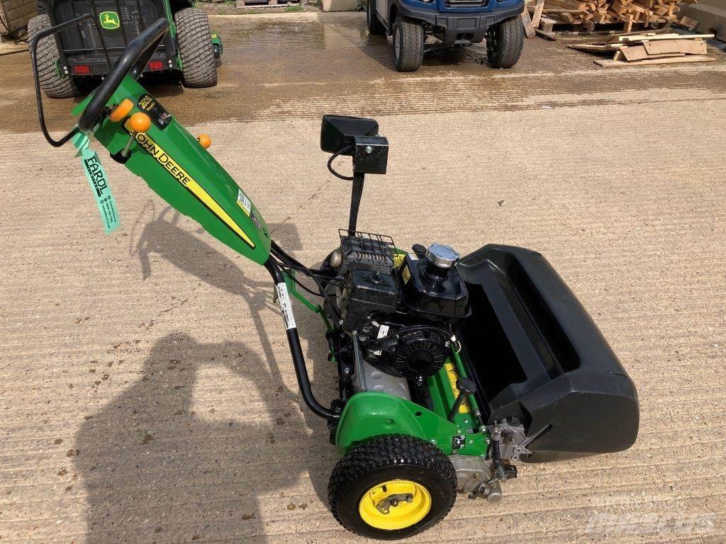 John Deere 260SL Kosiarki mechaniczne z operatorem za maszyną