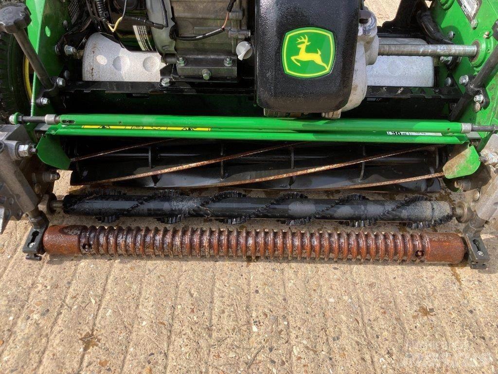 John Deere 260SL Kosiarki mechaniczne z operatorem za maszyną